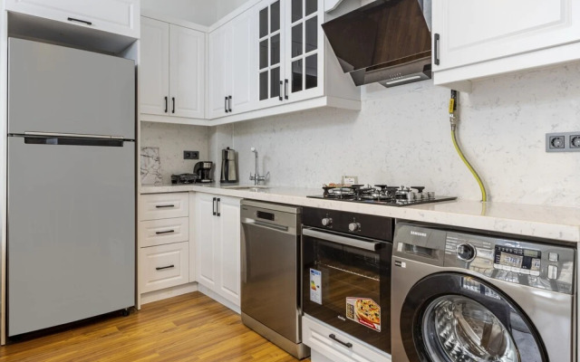 Central and Modernly Furnished Flat in Sisli