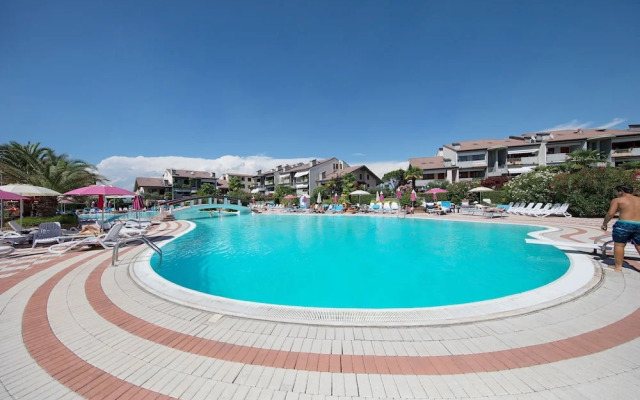 I Ciliegi con piscina by Wonderful Italy
