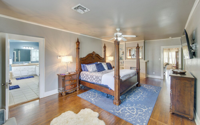 'the Pink Azalea' - Tyler Home w/ Yard + Patio!