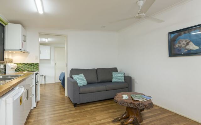 Mena Creek Flower House