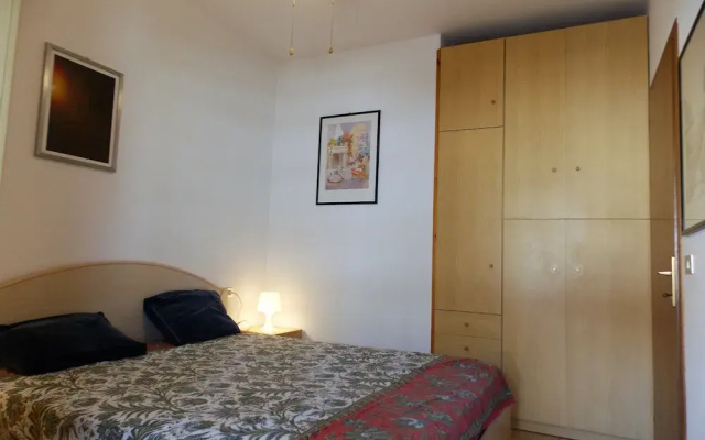 Flat With Parking Only 100m From the Beach