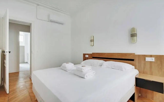 Elegant in Neuilly-sur-seine: A Charming Retreat