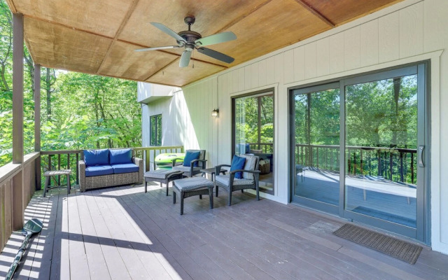 The Bella Vista Lakeside Treehouse: Dock & Kayaks!