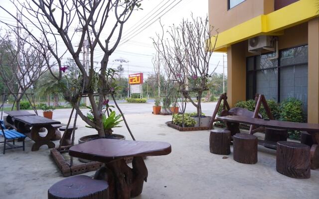 C2U Hotel Uthai Thani - Adults Only