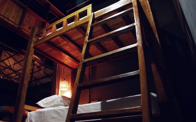 Demoso Lodge - Hostel
