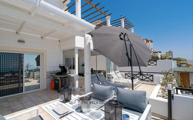 Thea Vista Apartment