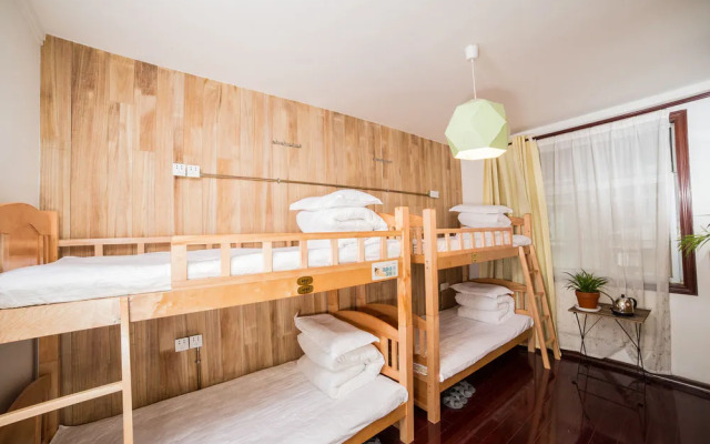 Zhongshi International Youth Hostel