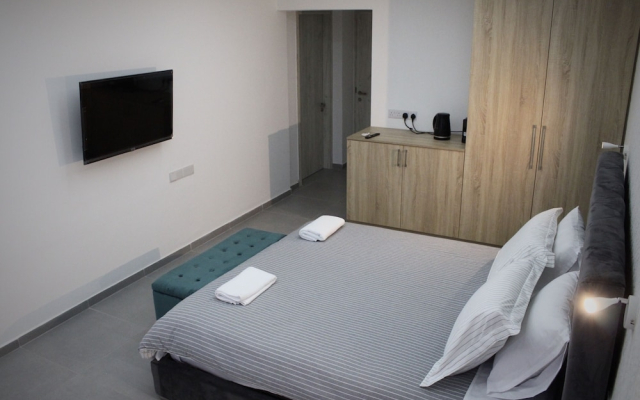 Purple Orange Luxury Suites