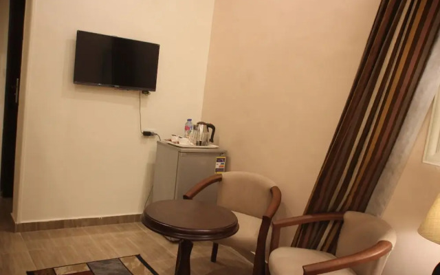 Farida Pyramids View