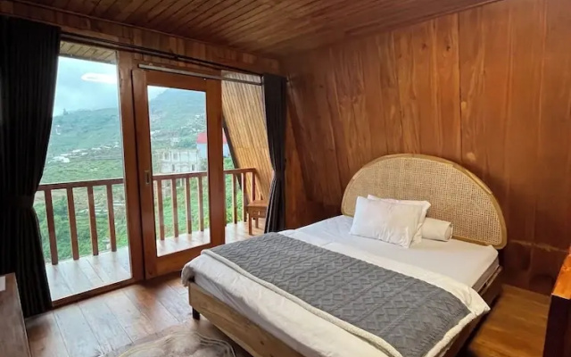 Emerald Cabin Dieng