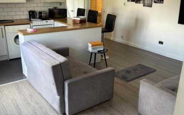 Monochrome 16 , Brentwood