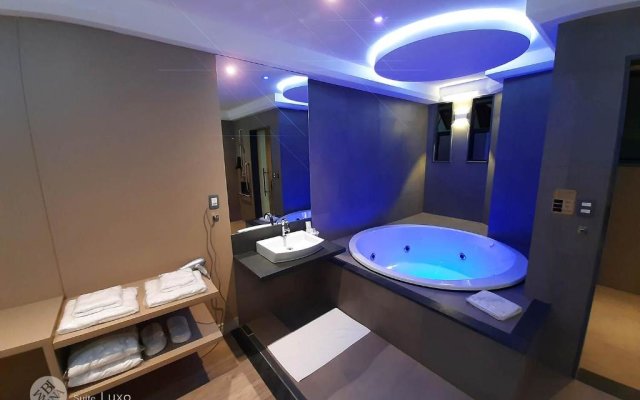 BAMBINA HOTEL -Adultos Somente