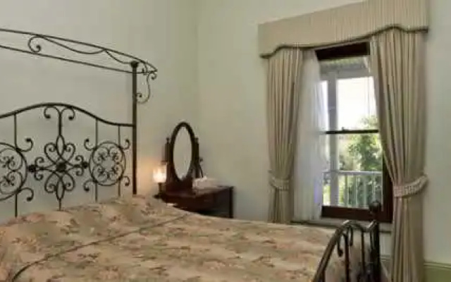 The Rocks Albany – Guest Rooms – Albany