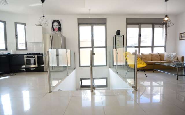 Superior and Spacious Duplex in the Kerem