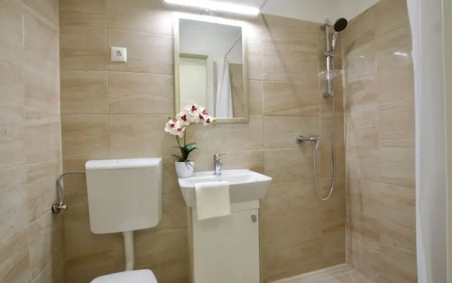 St King 11. Studio Apartments