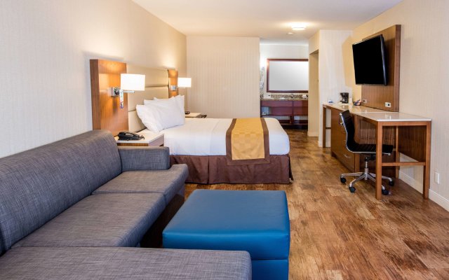 Travelodge by Wyndham Culver City