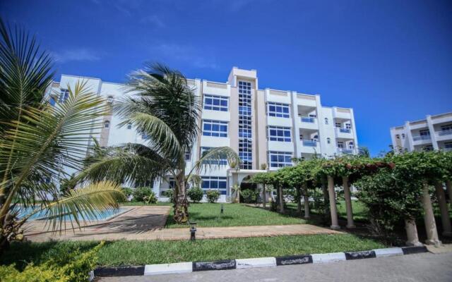 Stay.Plus Almasi Beachfront Apartments