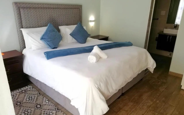 Lucolo Palace B&B - East London
