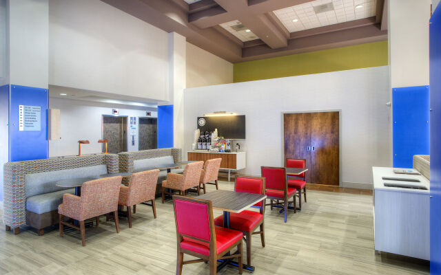 Holiday Inn Express & Suites Tempe by IHG