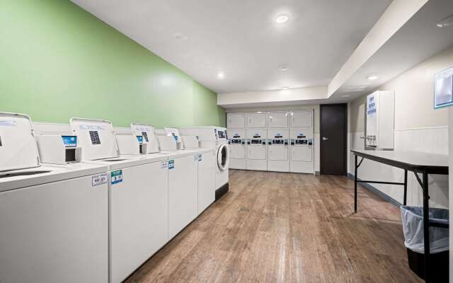 Woodspring Suites Dearborn - Detroit