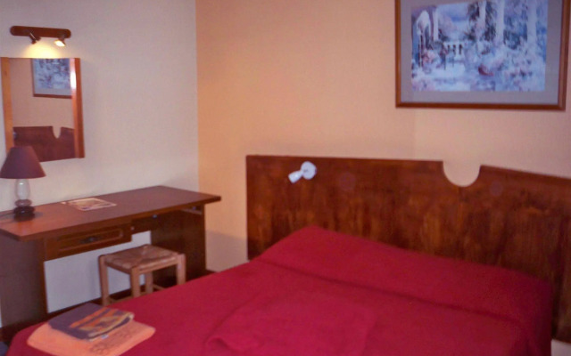 Ad Cyber Hotel