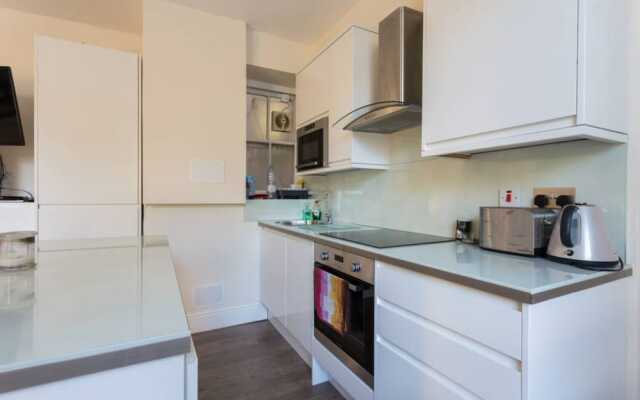 Modern 2 Bedroom Flat Near Baker Street