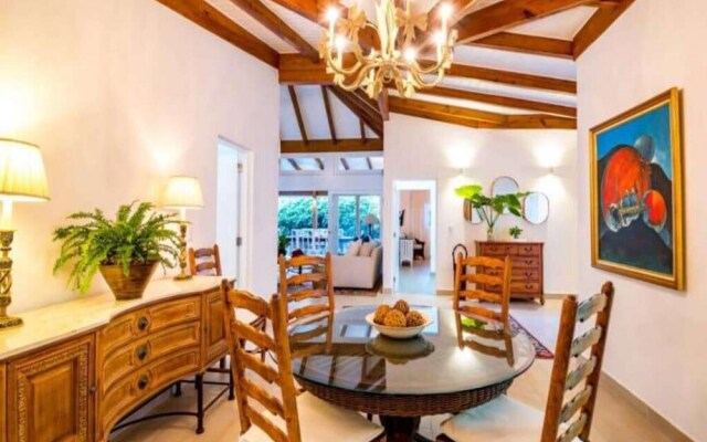 Sunny Vacation Villa 26
