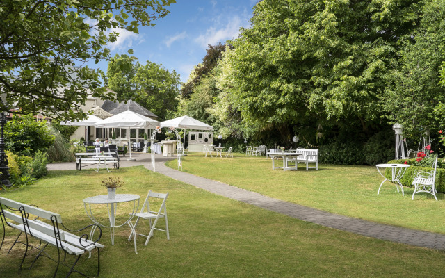 Headfort Arms Hotel