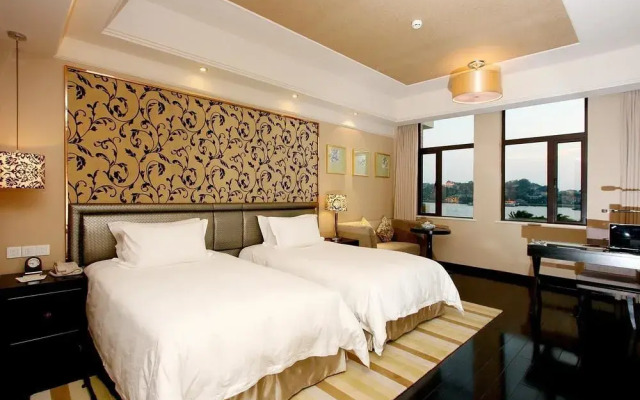 Lujiang Harbourview Hotel