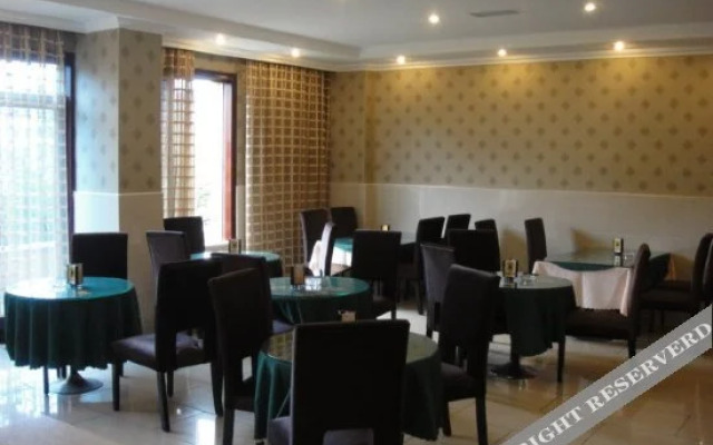 Super 8 Hotel (Deyang Confucian Temple)