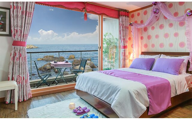 Yangyang Seaglow Rainbow Pension