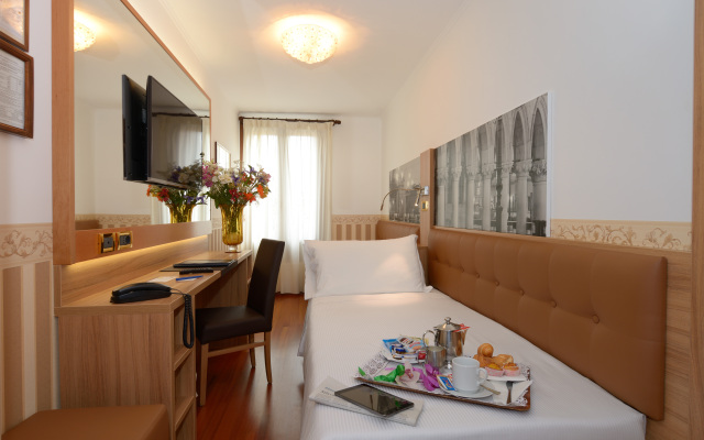 Unahotels Ala Venezia - Adults Only