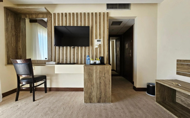Edom Hotel