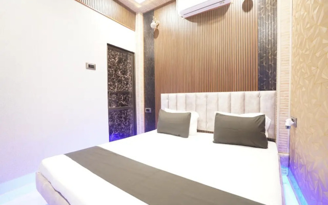 Om Nilay Paying Guest House By GRB