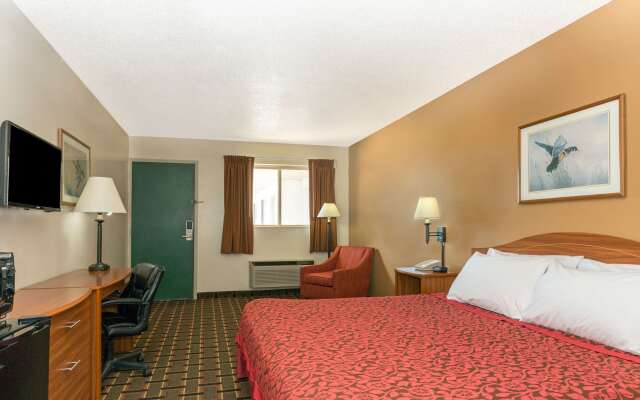 Days Inn by Wyndham Paxton