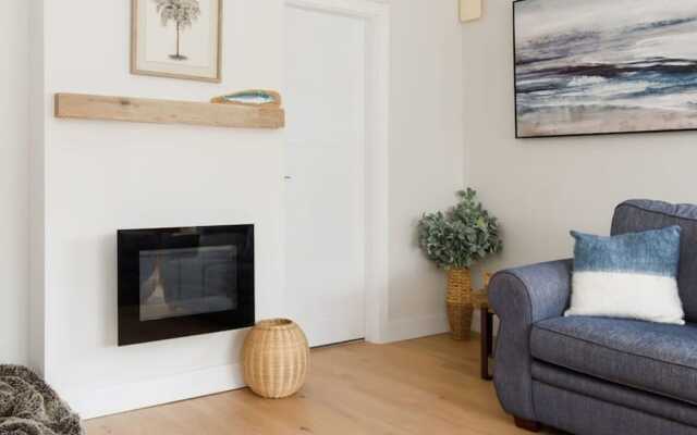 Mariners Stylish Beachside Getaway With Sea Views