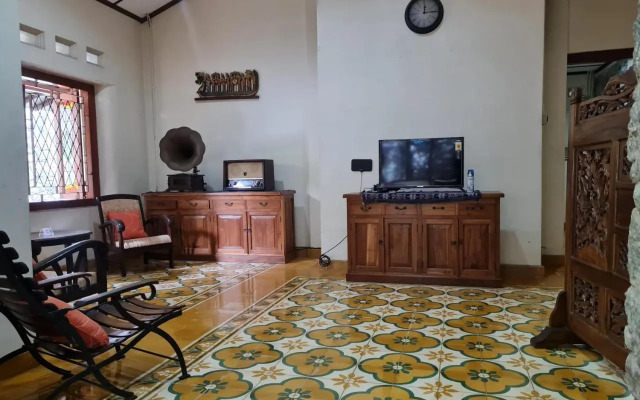 Omah Pitoe Guest House