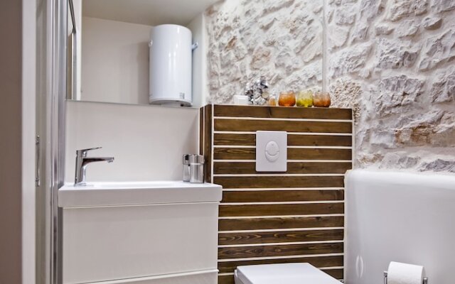 Luna Rooms and Studios