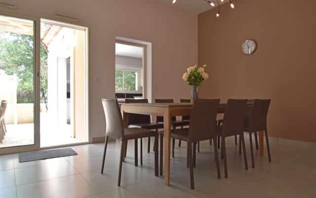 Attractive Holiday Home in Vézénobres With Swimming Pool