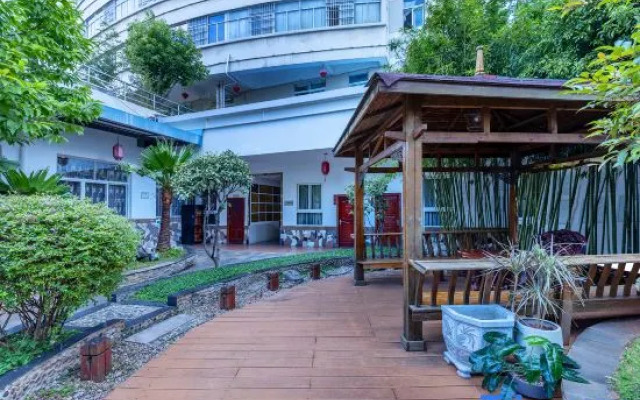 Qujing Yishi Yihe Hotel (Cuifeng Road, Qilin District)