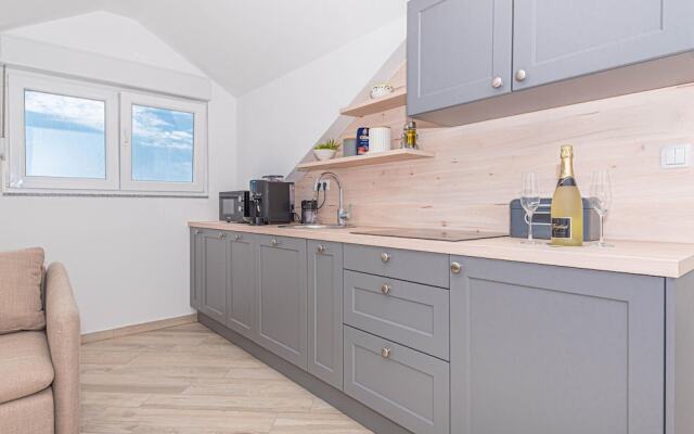 Nice Apartment in Pirovac With Wifi and 1 Bedrooms