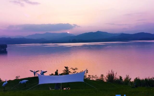Zaishui Yifang Holiday Hotel