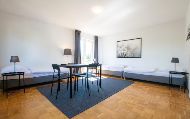 Tolstov-Hotels Generous 3 Room Apartment