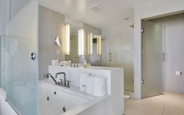 Sapphire Suite Beachfront, Gym + Pool!
