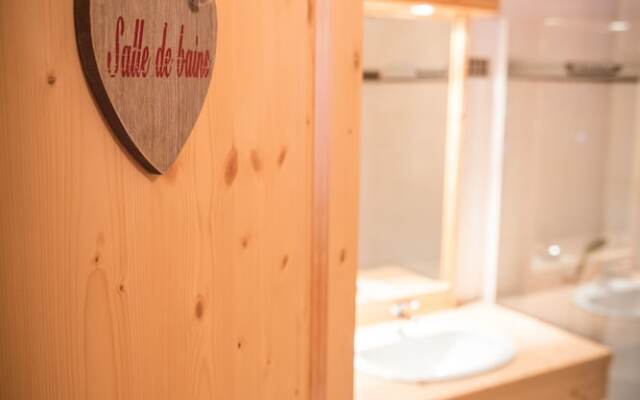 Montana Chalet Hotel