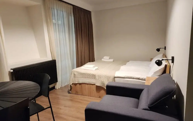 Walk to Ski Lift-1br-studio-balcony-parking