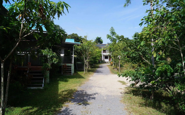 Phangan Farm Stay Resort