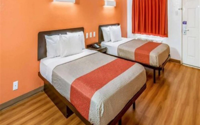 Motel 6 Euless, TX - DFW West
