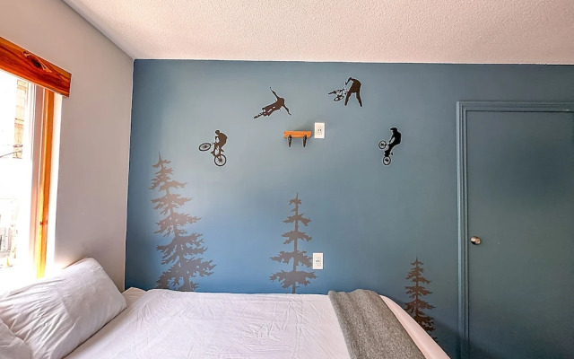 Crash Hotel Squamish