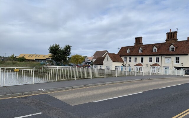 Lovely House With Garden Near Maldon Promenade